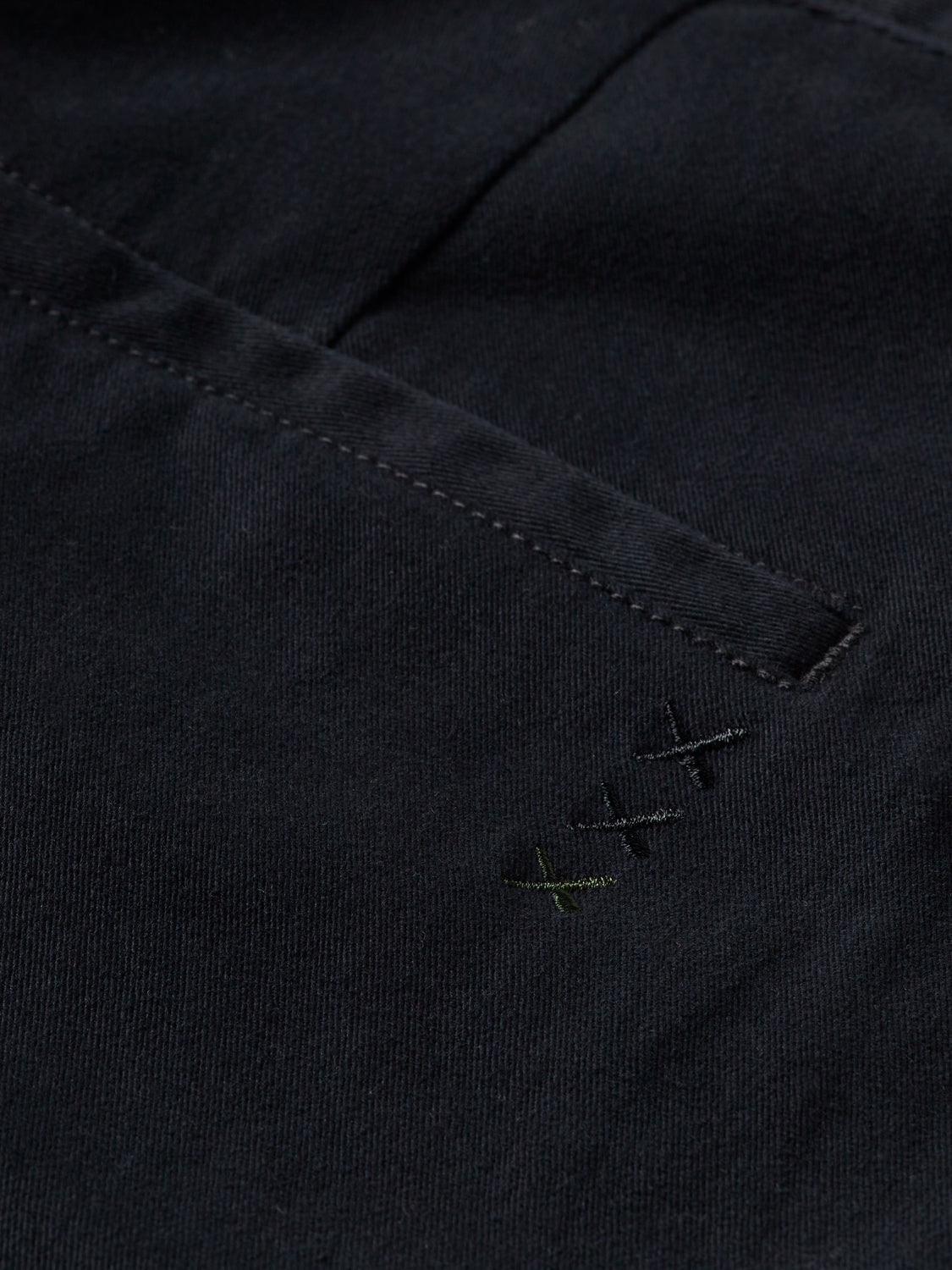 Scotch & Soda Stuart chino shorts in neutral color, featuring a tailored fit and belt loops, suitable for casual wear.