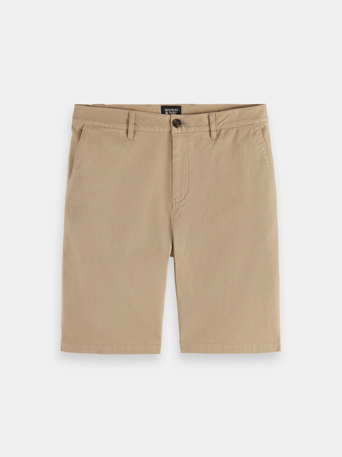 Scotch & Soda Stuart chino shorts in beige with front pockets, casual fit, and belt loops, displayed on a mannequin.