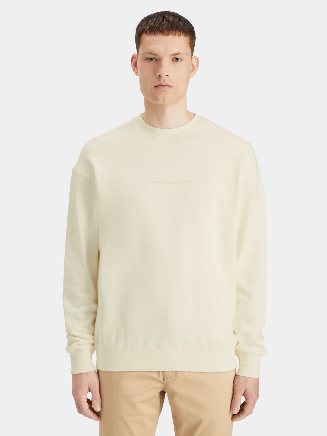 Scarlet red Scotch & Soda logo sweatshirt with long sleeves and ribbed cuffs, casual style, front logo design, cozy and comfortable.