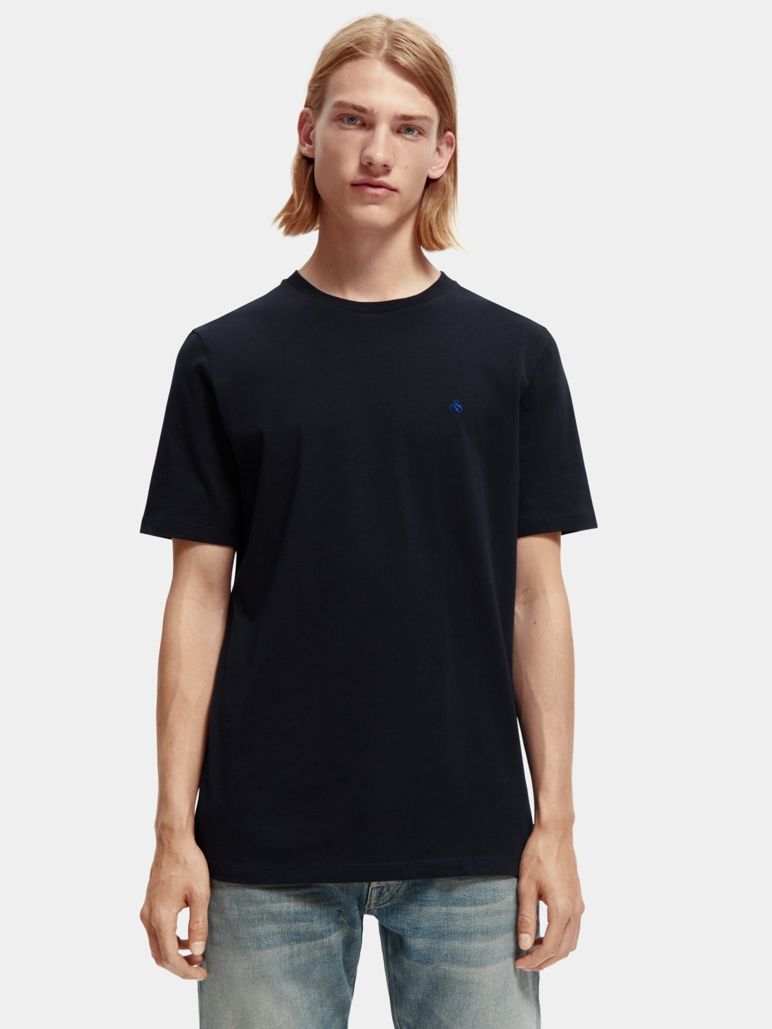 Scotch & Soda short-sleeve jersey t-shirt in crumpled pink fabric, casual men's or women's tee with a relaxed fit.