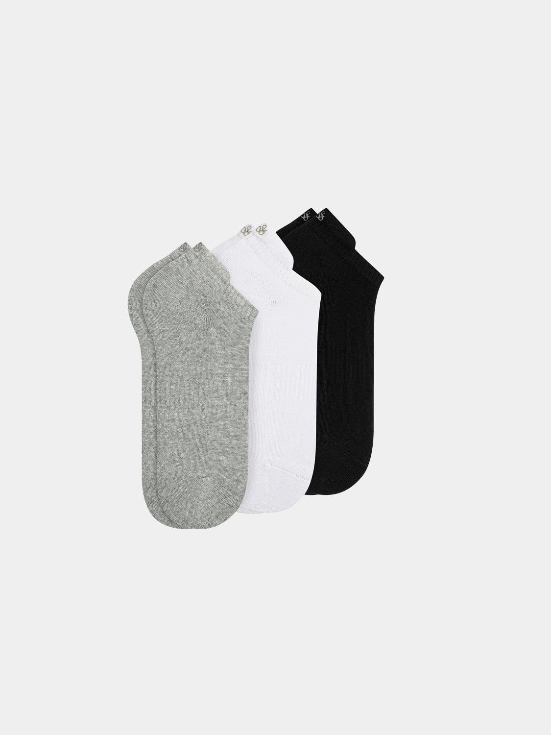 Three-pack Scotch & Soda sneaker socks featuring colorful patterns and comfortable ankle design.