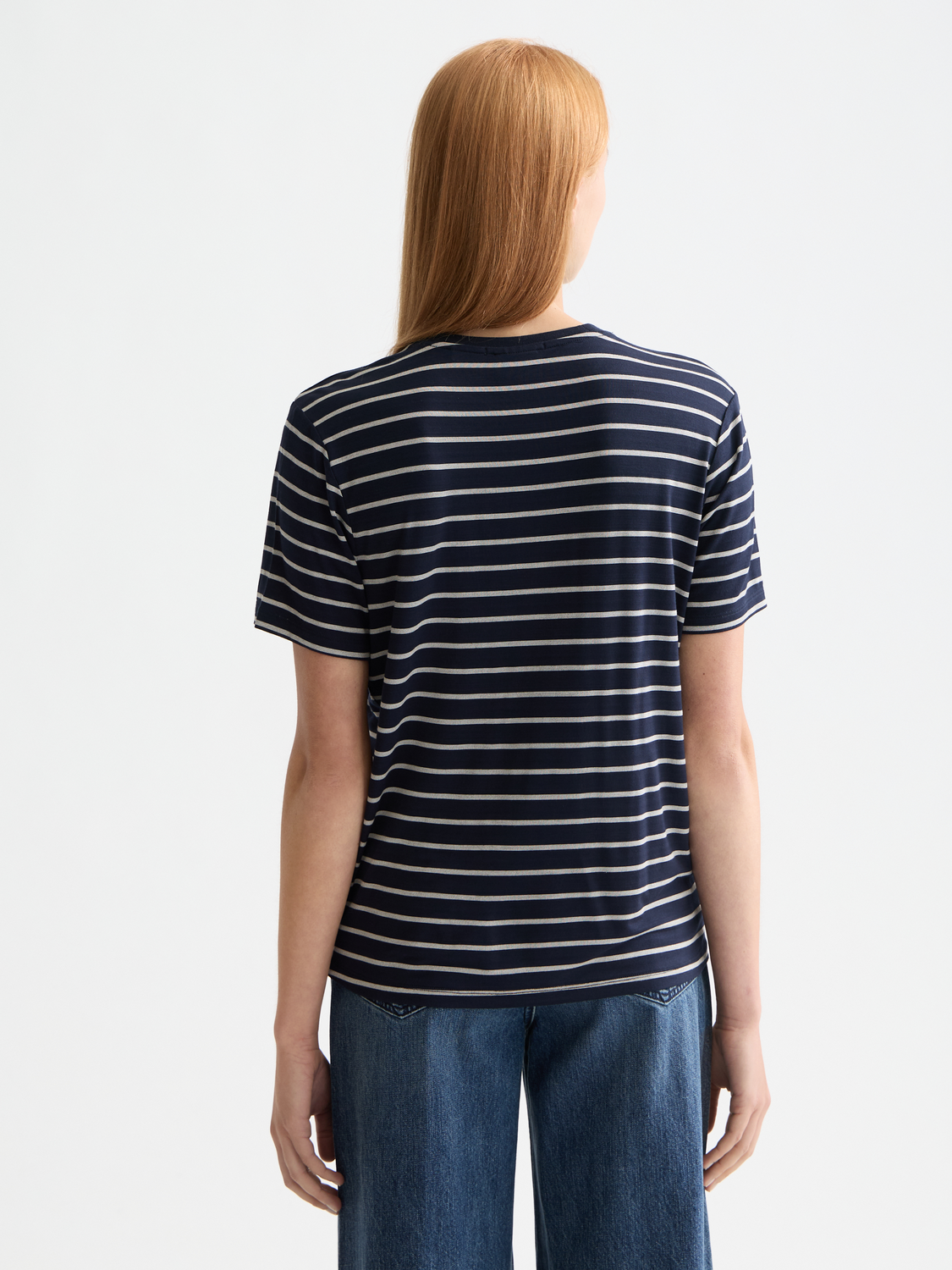 Striped Scotch & Soda short-sleeve t-shirt with blue and white horizontal stripes, casual and comfortable for everyday wear.