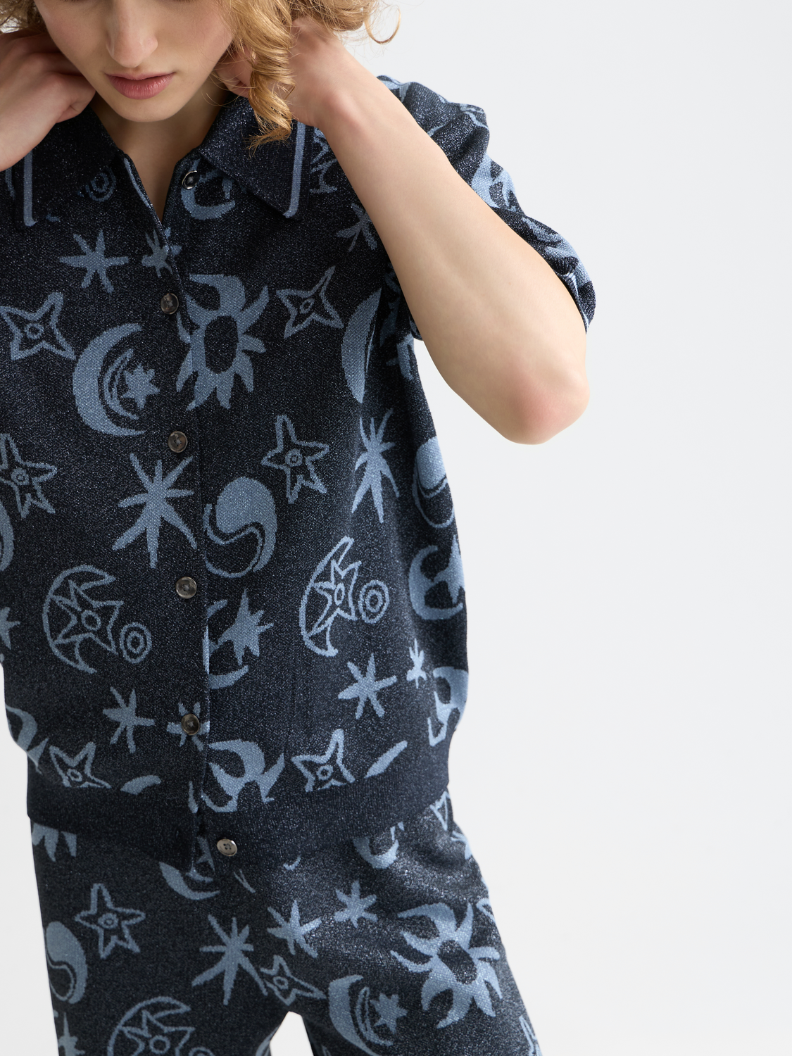 SCOTCH & SODA jacquard short sleeve knitwear pullover with intricate pattern, lightweight and stylish for casual wear.