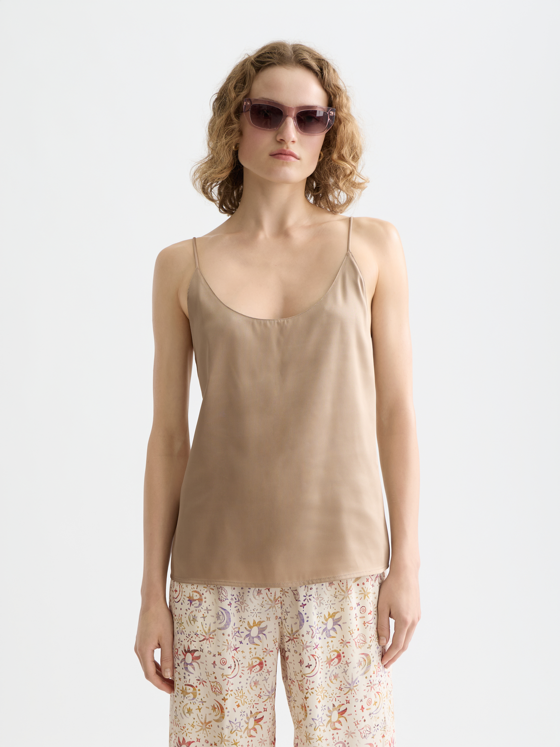 Light beige Scotch & SODA woven tank top with a sleeveless design and relaxed fit, perfect for casual wear.
