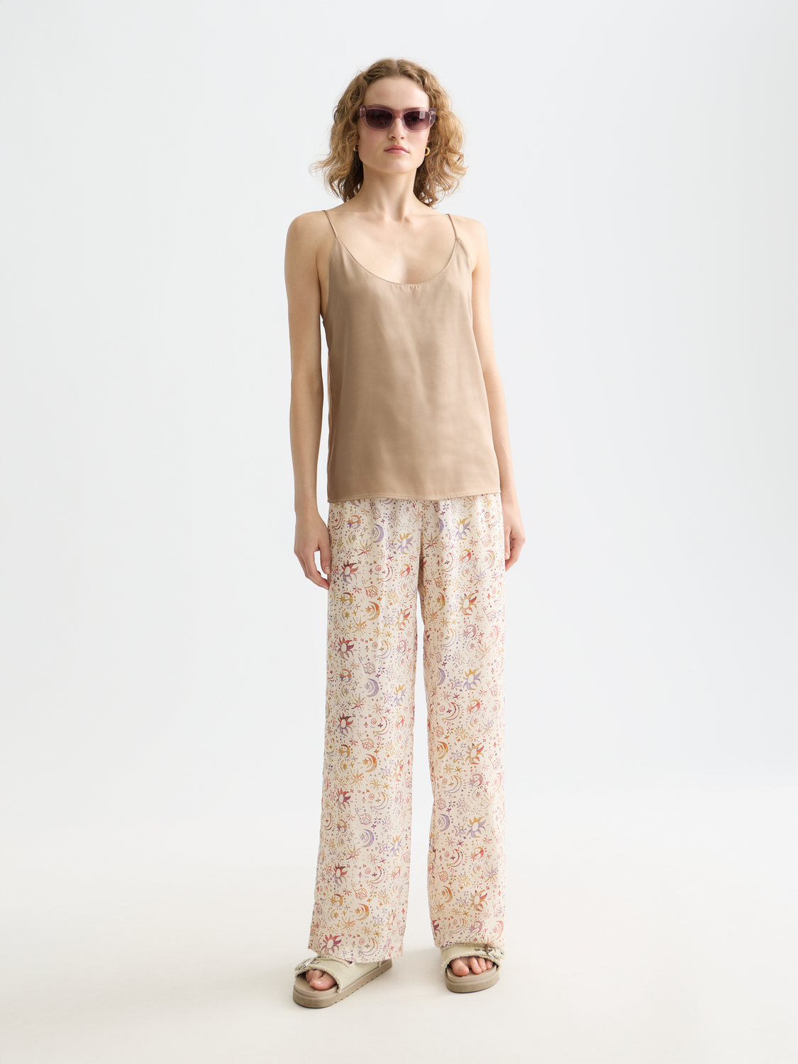 Woven tank top by Scotch & Soda featuring a relaxed fit, sleeveless design, and lightweight jersey fabric for casual wear.