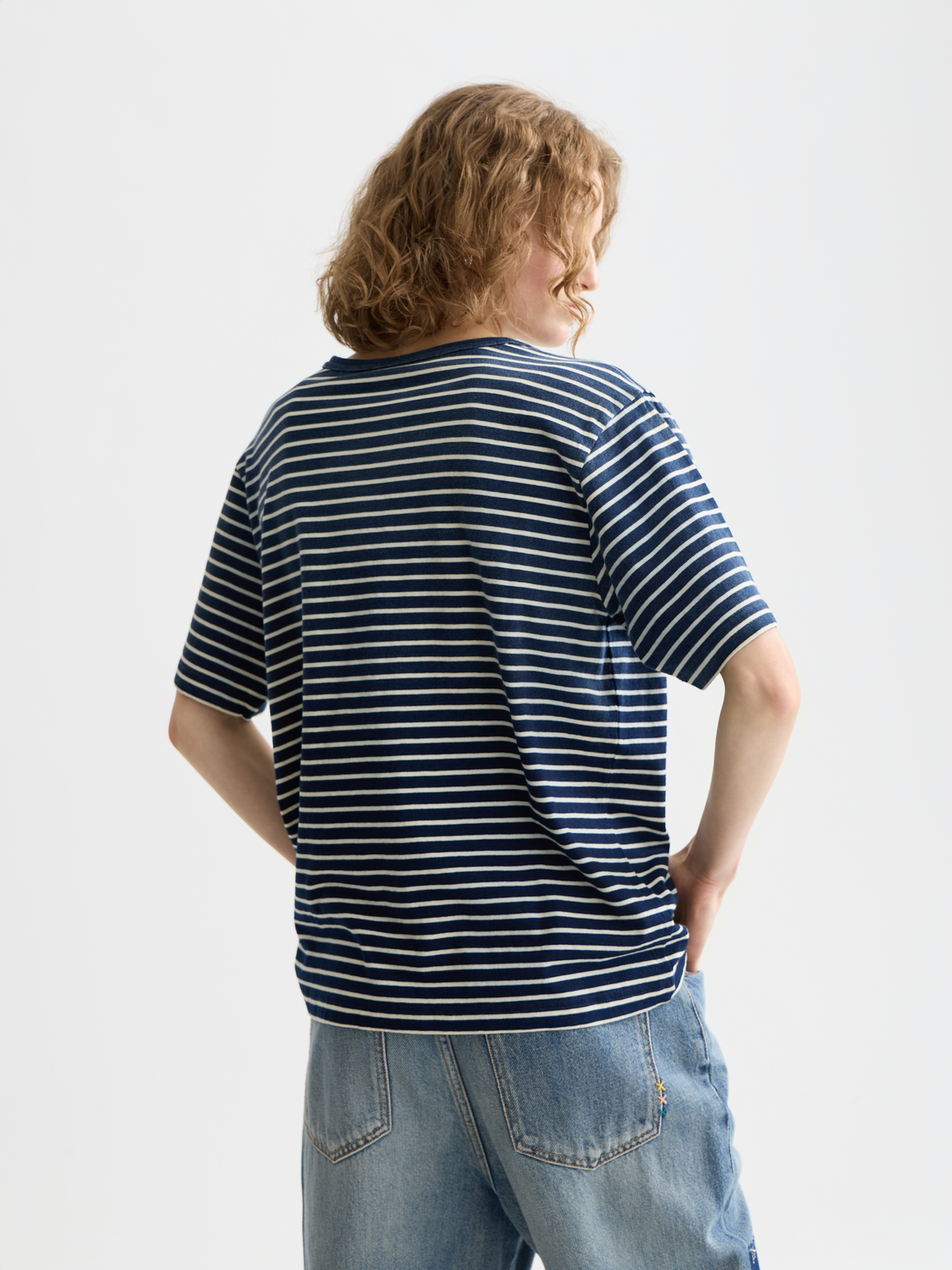 Indigo washed Scotch & Soda short-sleeve t-shirt with a relaxed fit and visible back design, casual men's summer tee.