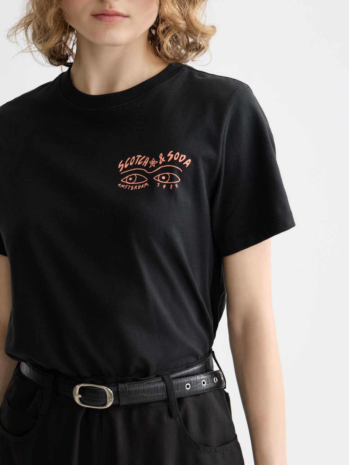 Scotch & Soda chest artwork men's short sleeve T-shirt with graphic design on front, casual style for everyday wear.