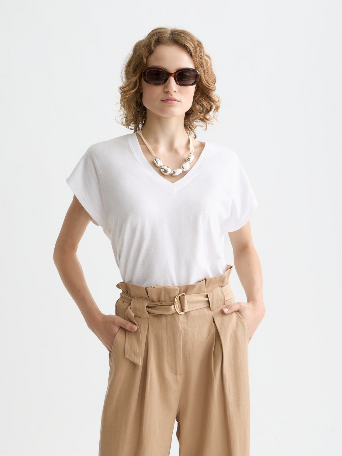 Light beige Scotch & Soda slub v-neck t-shirt for men, short-sleeve casual tee with textured fabric and relaxed fit.
