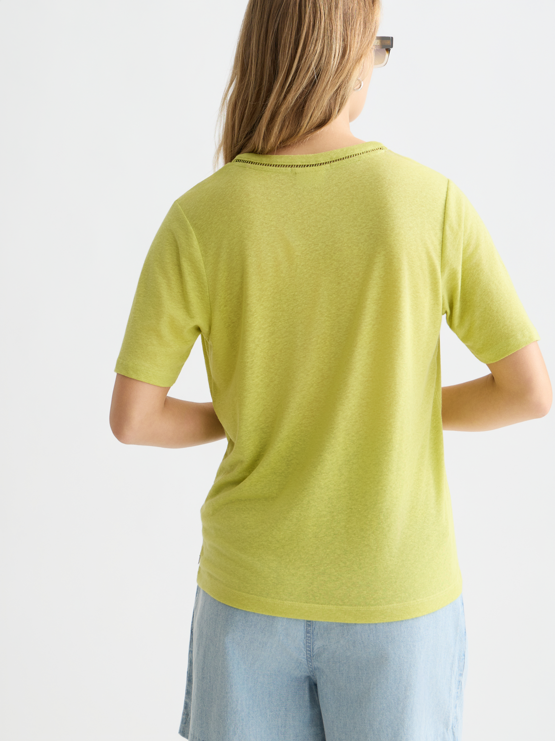 Linen V-neck T-shirt from Scotch & Soda, short-sleeve casual tee in light linen fabric with a relaxed fit.