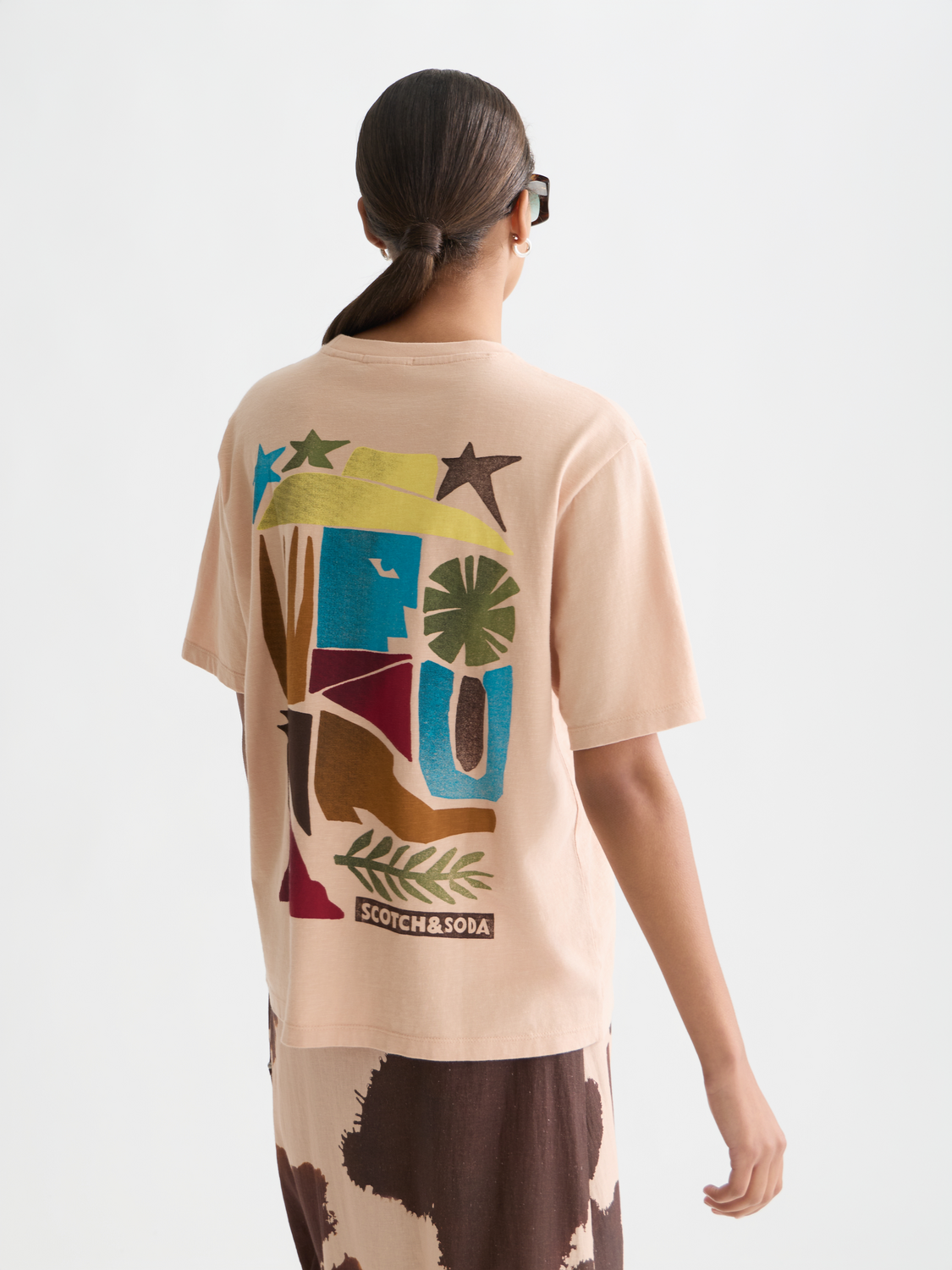 Scarlet artwork T-shirt by Scotch & Soda featuring a vibrant front design, short sleeves, and a relaxed fit.
