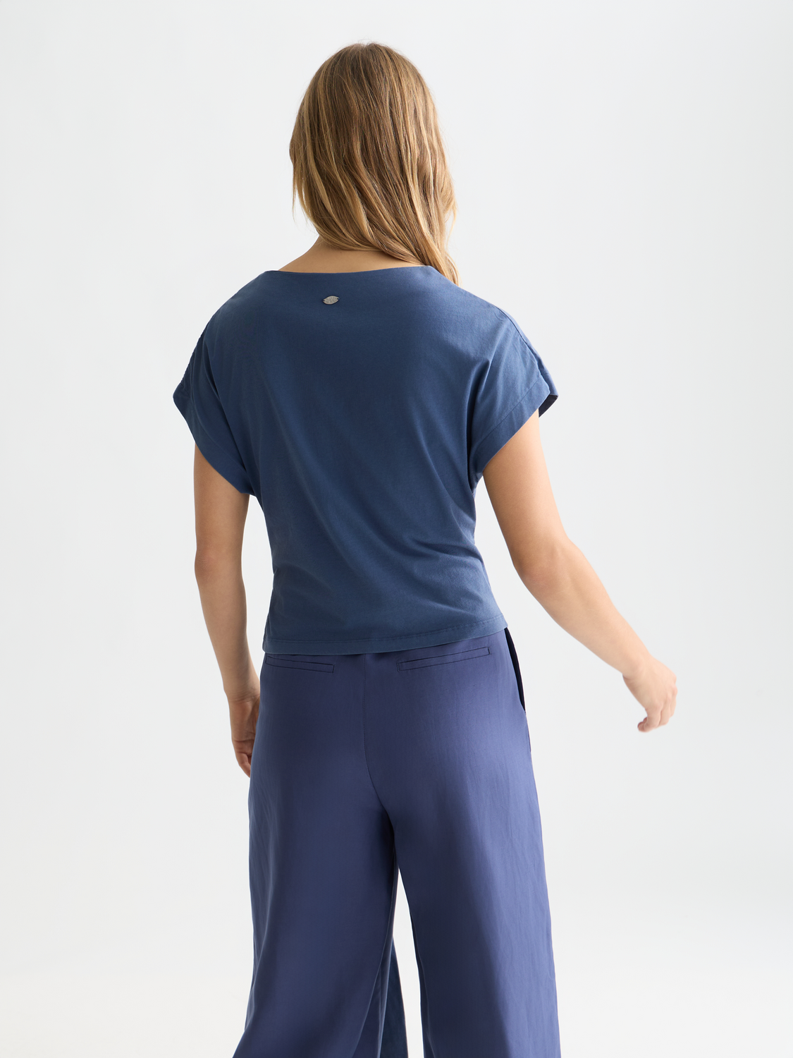 Knotted Scotch & Soda short-sleeve t-shirt with front knot detail, casual fit, and soft fabric, shown from the back.