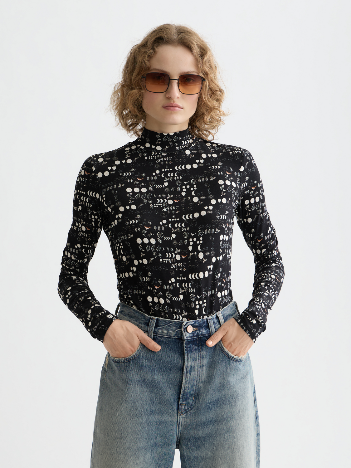 Long sleeve printed mock neck tee from Scotch & Soda featuring a stylish design and comfortable fit.