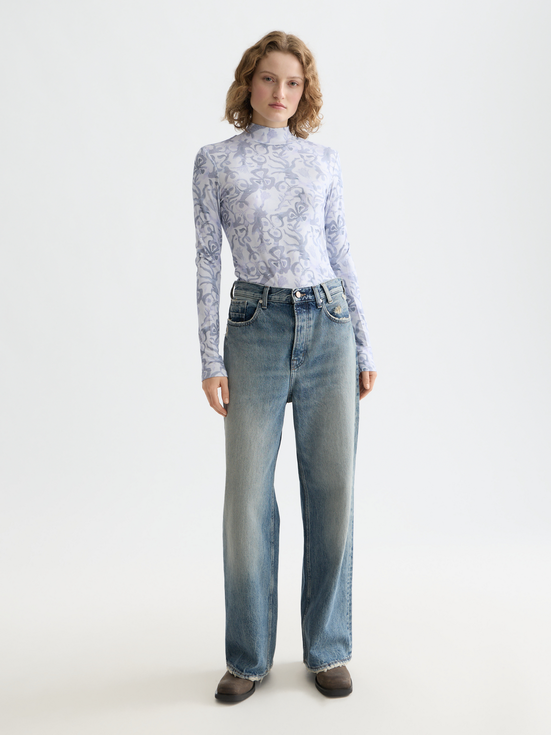 Long sleeve printed mock neck tee from Scotch & Soda featuring a stylish pattern and comfortable fit.