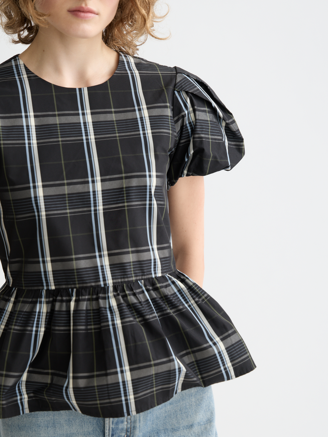 Woven Scotch & Soda taffeta peplum top with structured design and short sleeves, displayed on a mannequin.