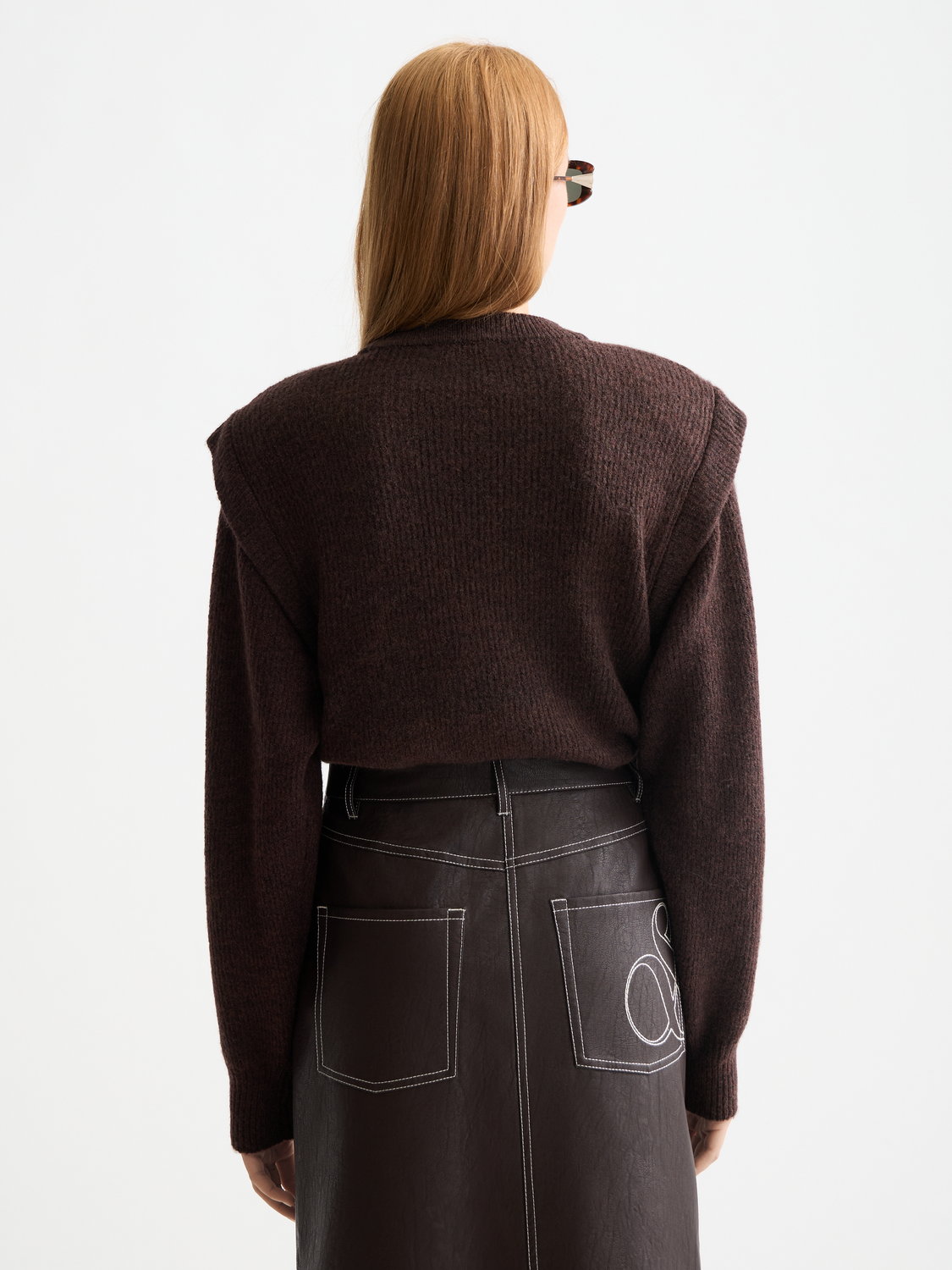 Close-up of Scotch & Soda shoulder detail knitwear showing textured knit pattern and stylish shoulder design.
