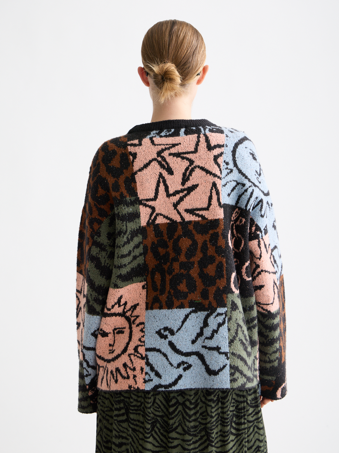Scotch & Soda oversized jacquard knitwear pullover in neutral tones, featuring intricate pattern and relaxed fit.