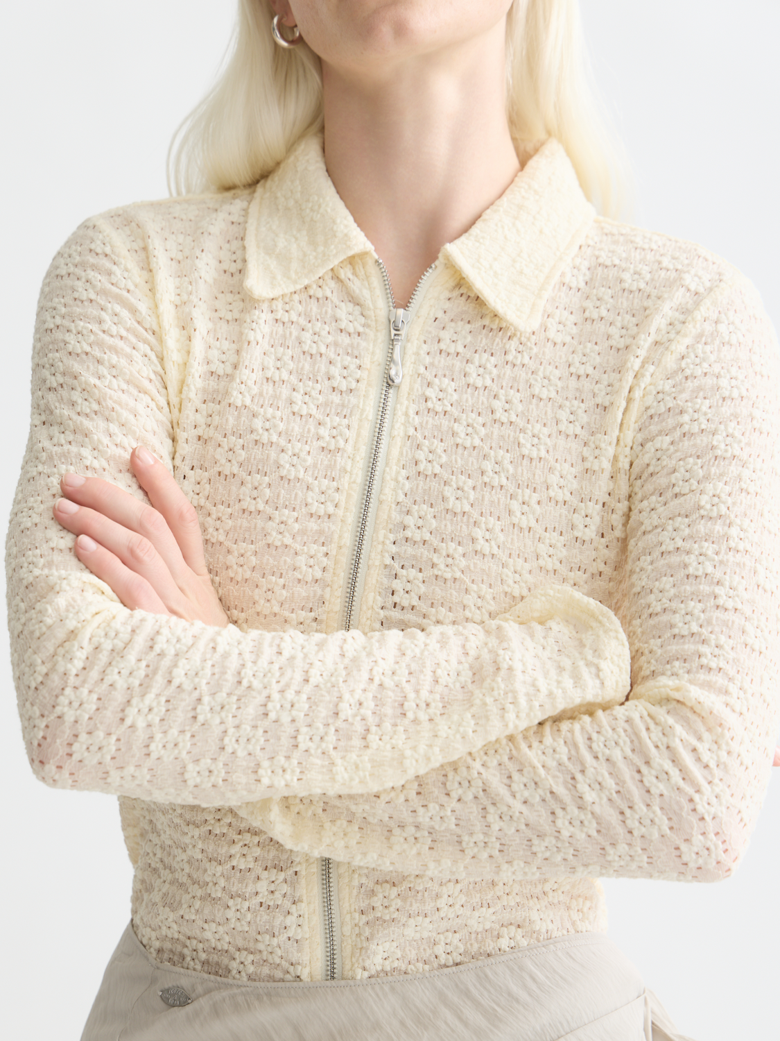 Long sleeve zip-through top by Scotch & Soda, stylish L/S tee with a modern design and comfortable fit.
