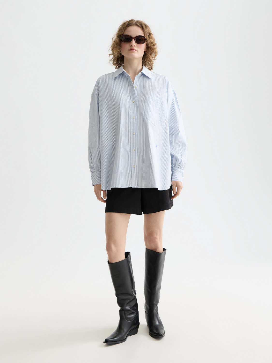 Long-sleeve Scotch & Soda Girlfriend Oxford shirt shown in navy with button-down collar and chest pockets.