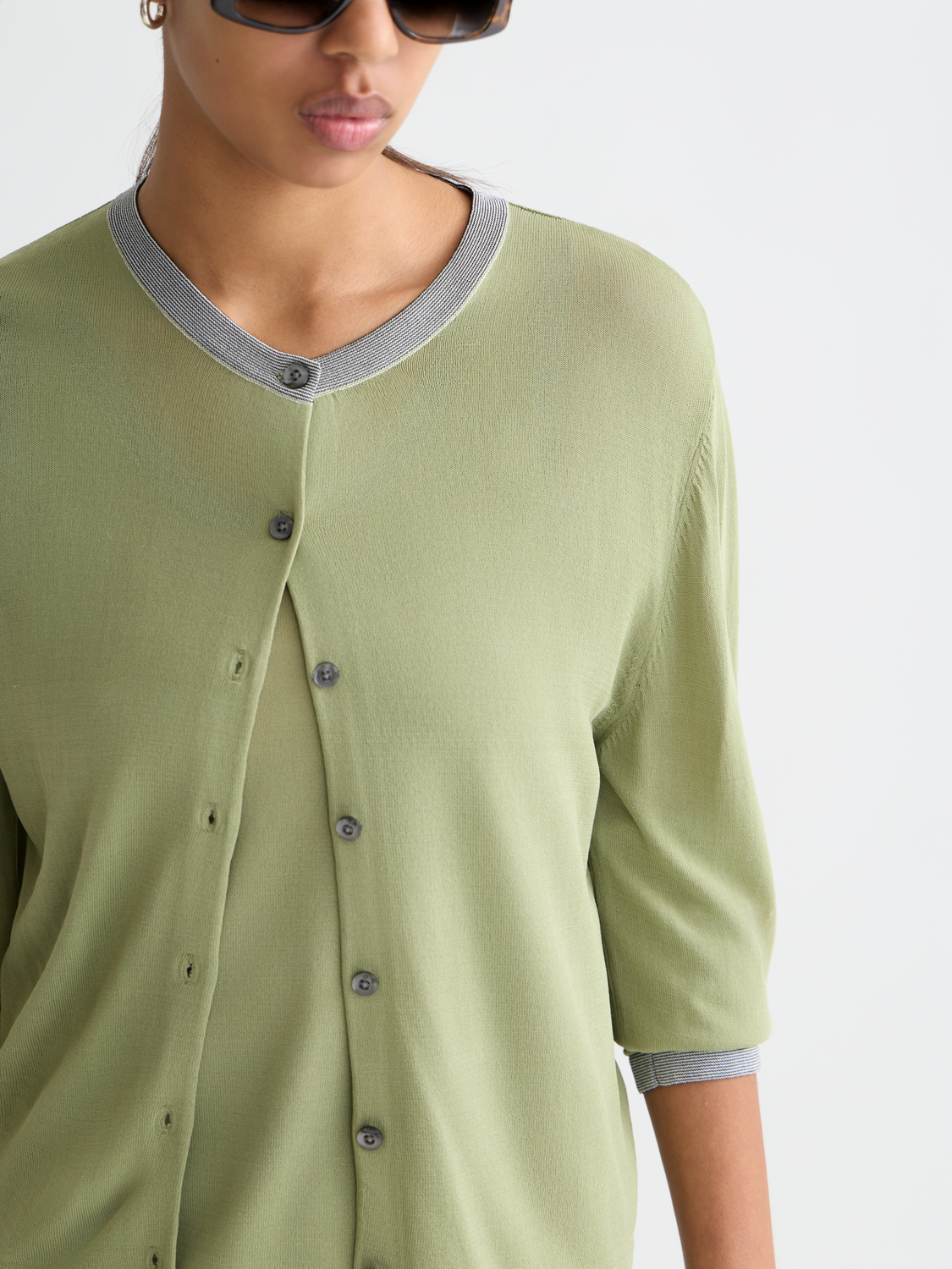 Scotch & Soda crewneck cardigan made of knitwear, featuring a cozy, soft fabric with a classic design and ribbed cuffs.