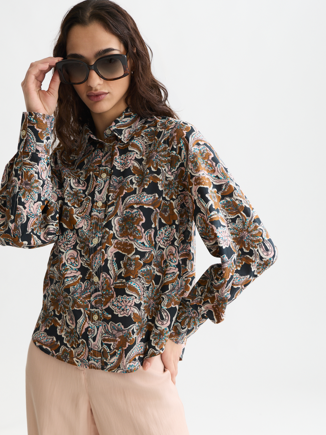 Long-sleeve printed shirt from Scotch & Soda featuring a stylish pattern and casual fit, displayed on a neutral background.