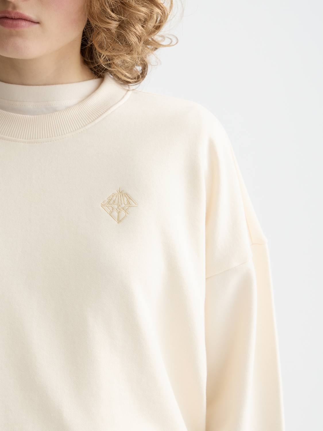 Scotch & Soda logo sweatshirt with a relaxed fit, featuring a bold logo print on soft cotton fabric.
