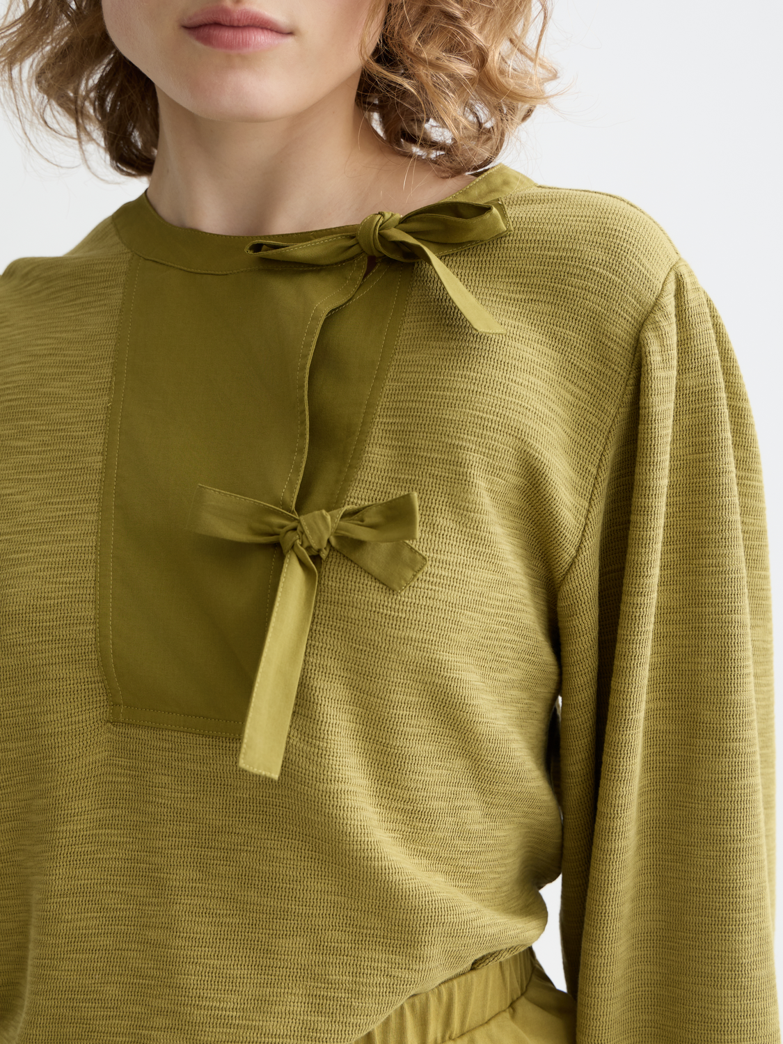 SCOTCH & SODA sweatshirt with placket ties in a casual sweats style