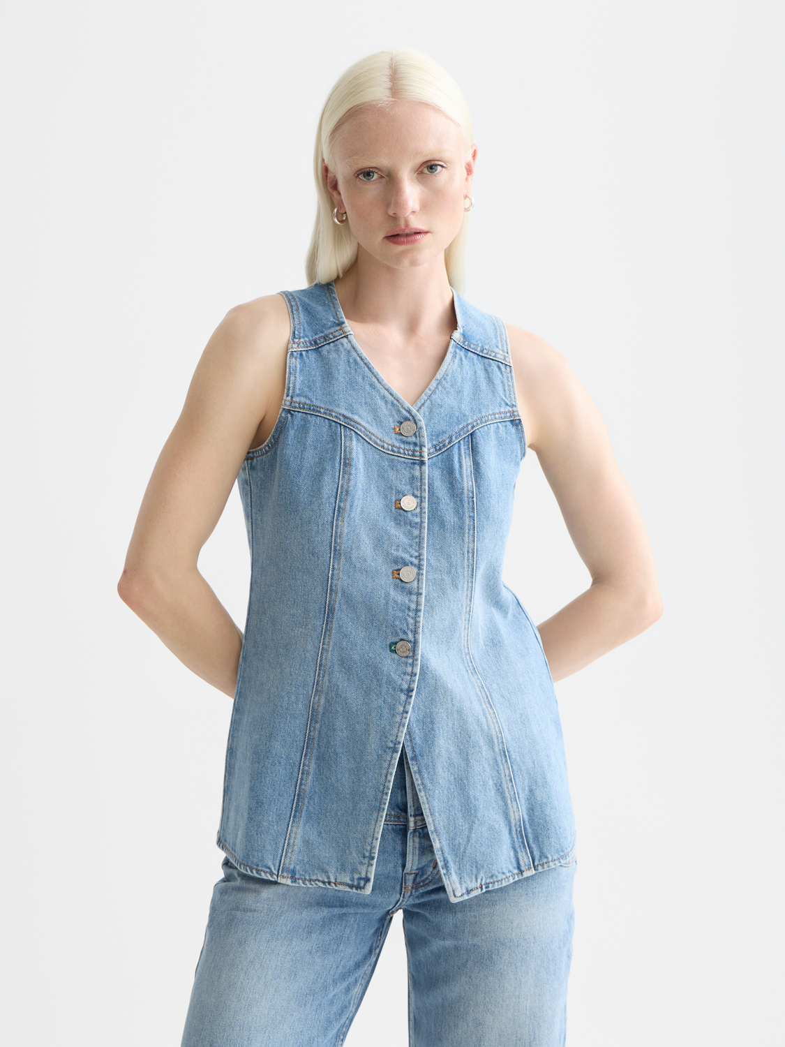 Scotch & Soda Western denim gilet with button closure and front pockets, sleeveless style, in classic blue denim fabric.
