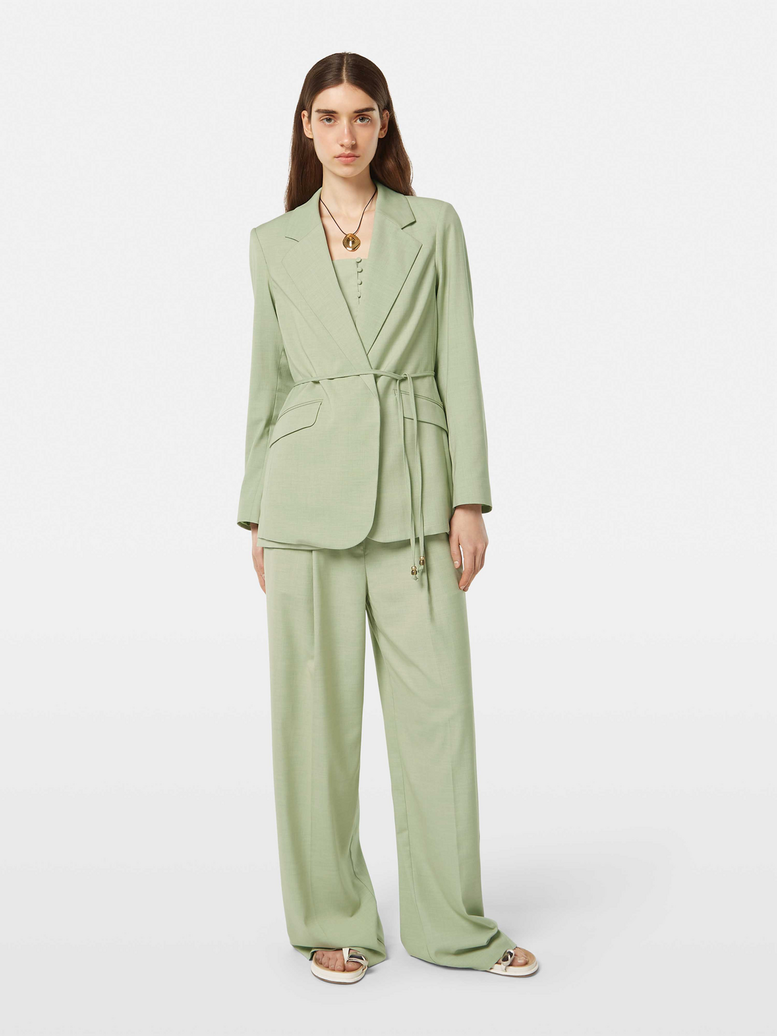 Scotch & Soda belted blazer featuring a tailored fit, classic lapels, and stylish belt detail for a sophisticated look.
