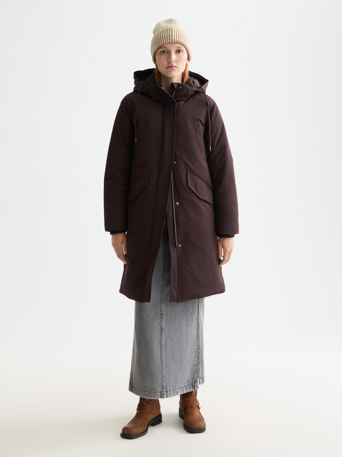 SCOTCH & SODA city parka jacket with a hood, front zipper, and multiple pockets, stylishly designed for urban wear.