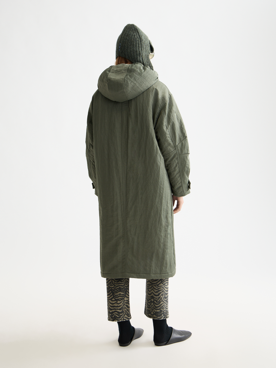 Black 2-in-1 Scotch & Soda jacket with hood and zipper, featuring a versatile design for casual wear.