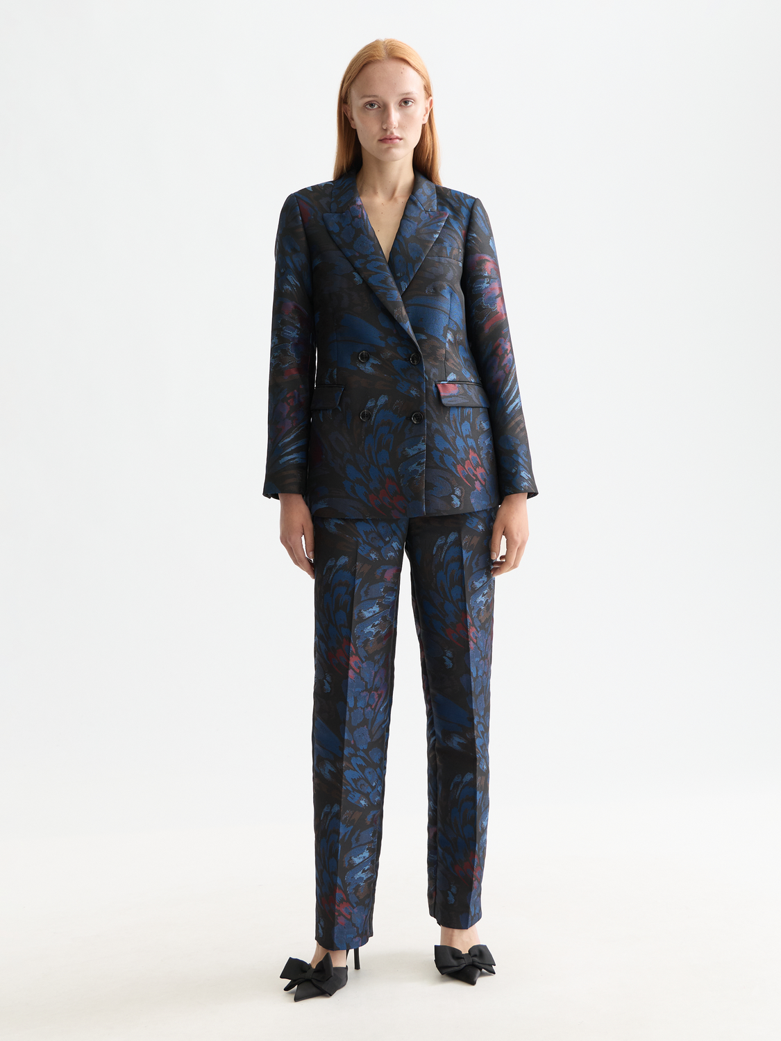 SCOTCH & SODA jacquard blazer featuring a tailored fit and intricate woven pattern, shown on a model in a front view.