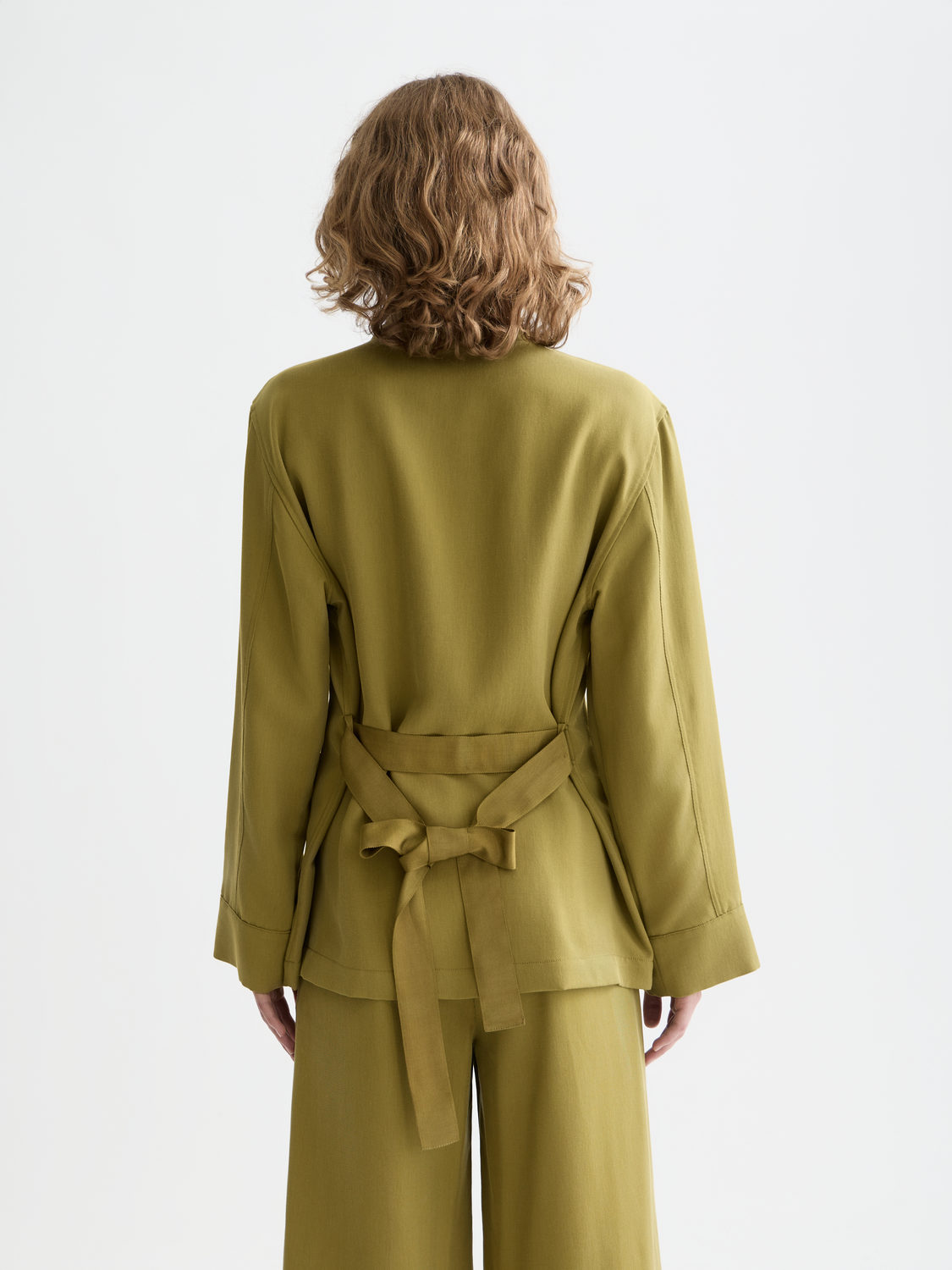 SCOTCH & SODA belted blazer in a tailored design, front view