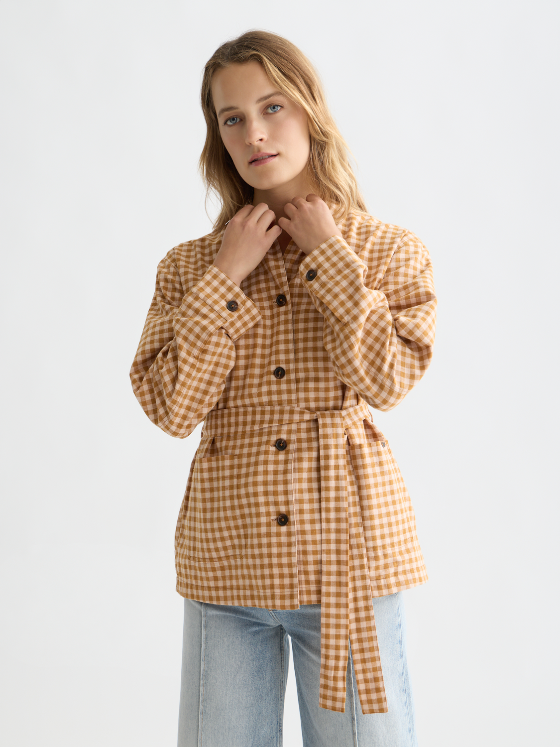 Scotch & Soda gingham belted blazer featuring a tailored fit, front belt detail, and classic pattern in a stylish design.