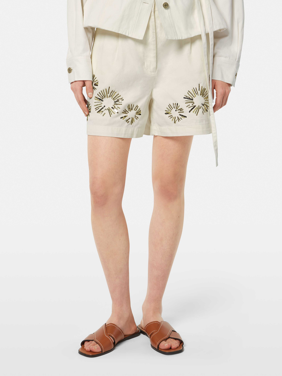 Embroidered SCOTCH & SODA shorts featuring colorful floral embroidery on lightweight fabric, perfect for casual summer wear.