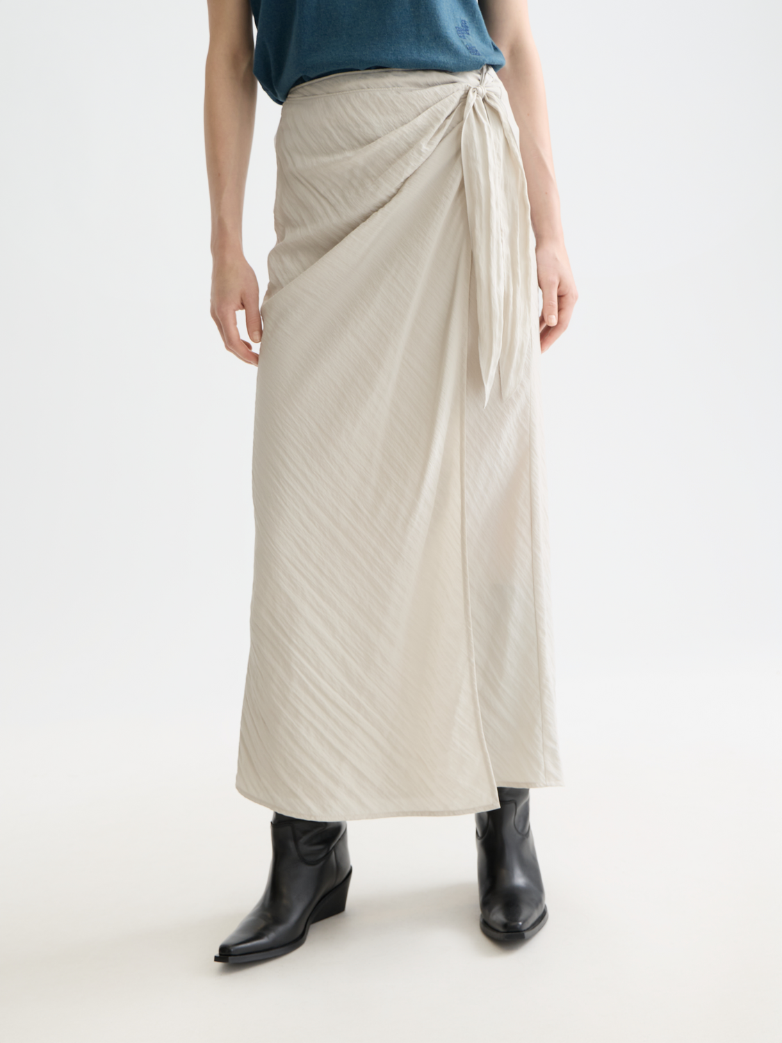 Scotch & Soda midi wrap skirt in soft fabric with a classic pattern, styled on a model showing front view and details.