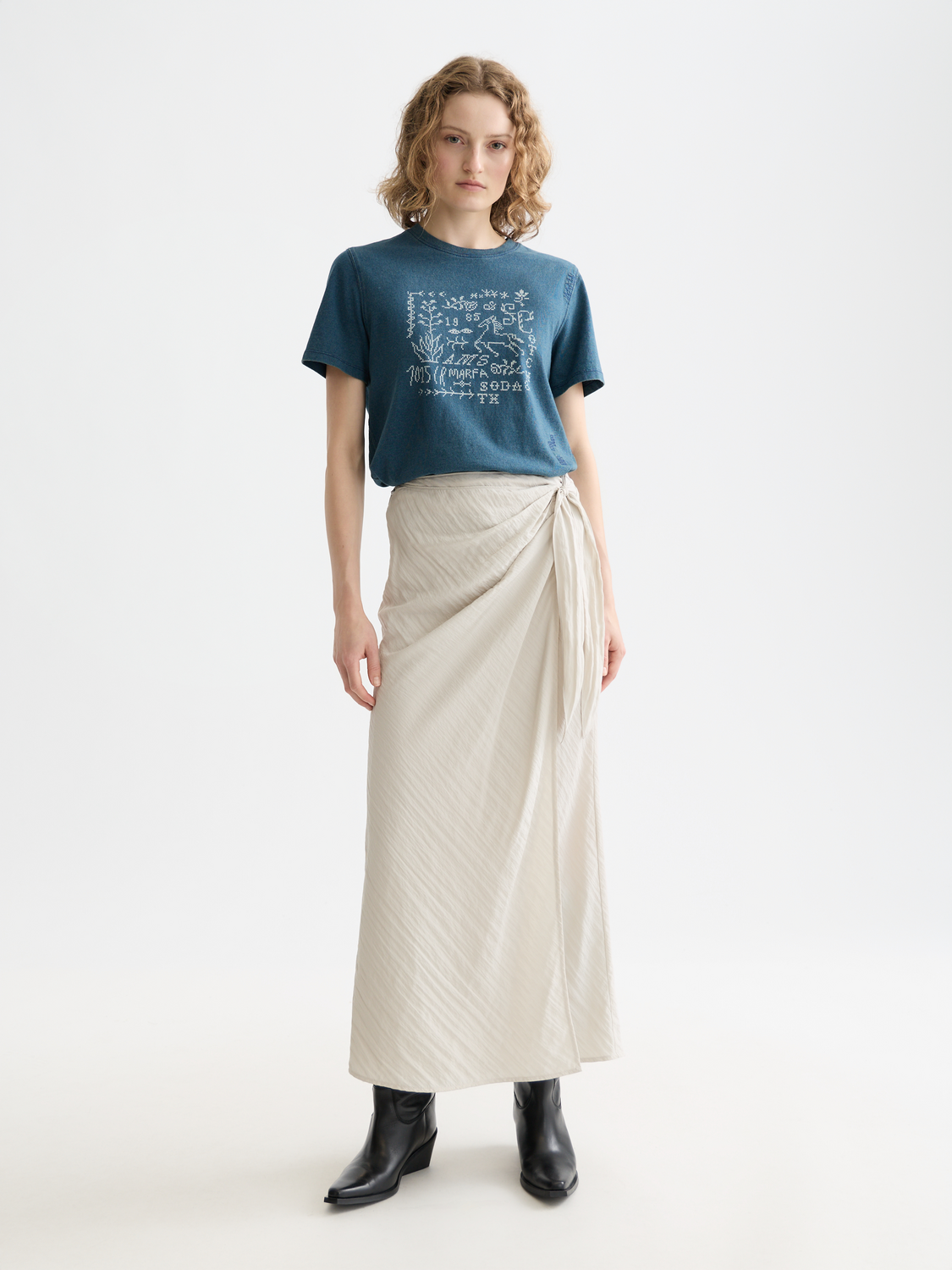 Scotch & Soda midi wrap skirt featuring a stylish pattern, flowing fabric, and a versatile design ideal for casual or chic outfits.
