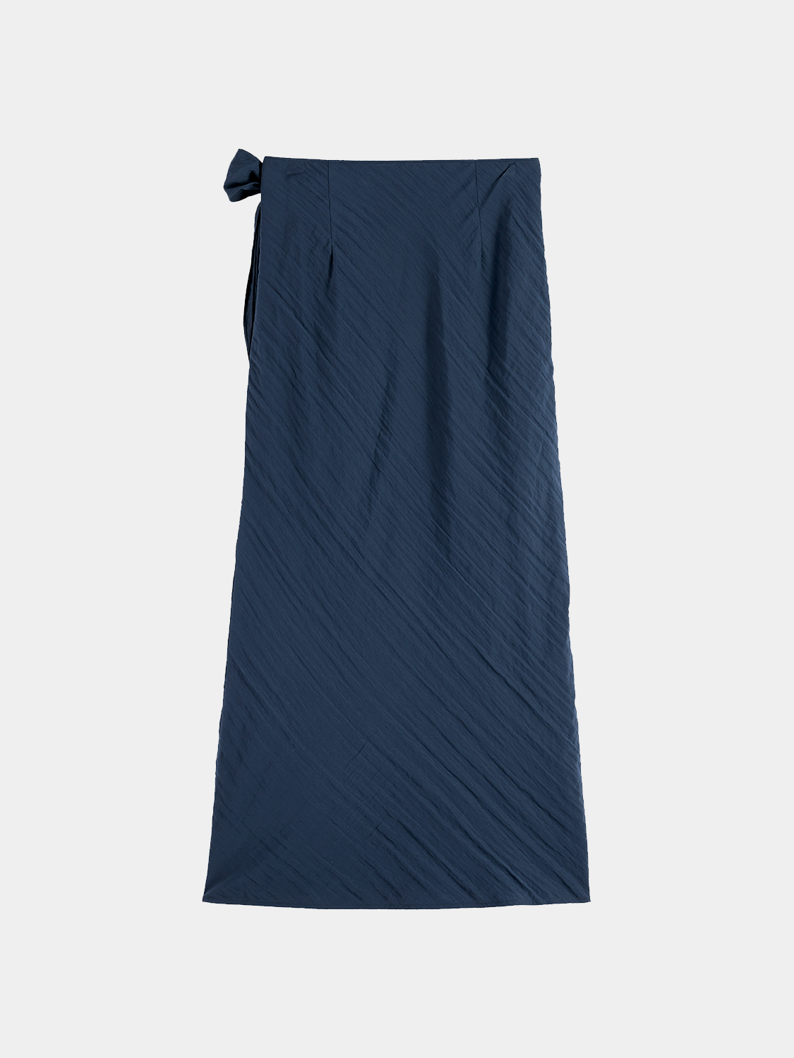 Scotch & Soda midi wrap skirt in flowy fabric with tie waist and knee-length design, shown from the back.