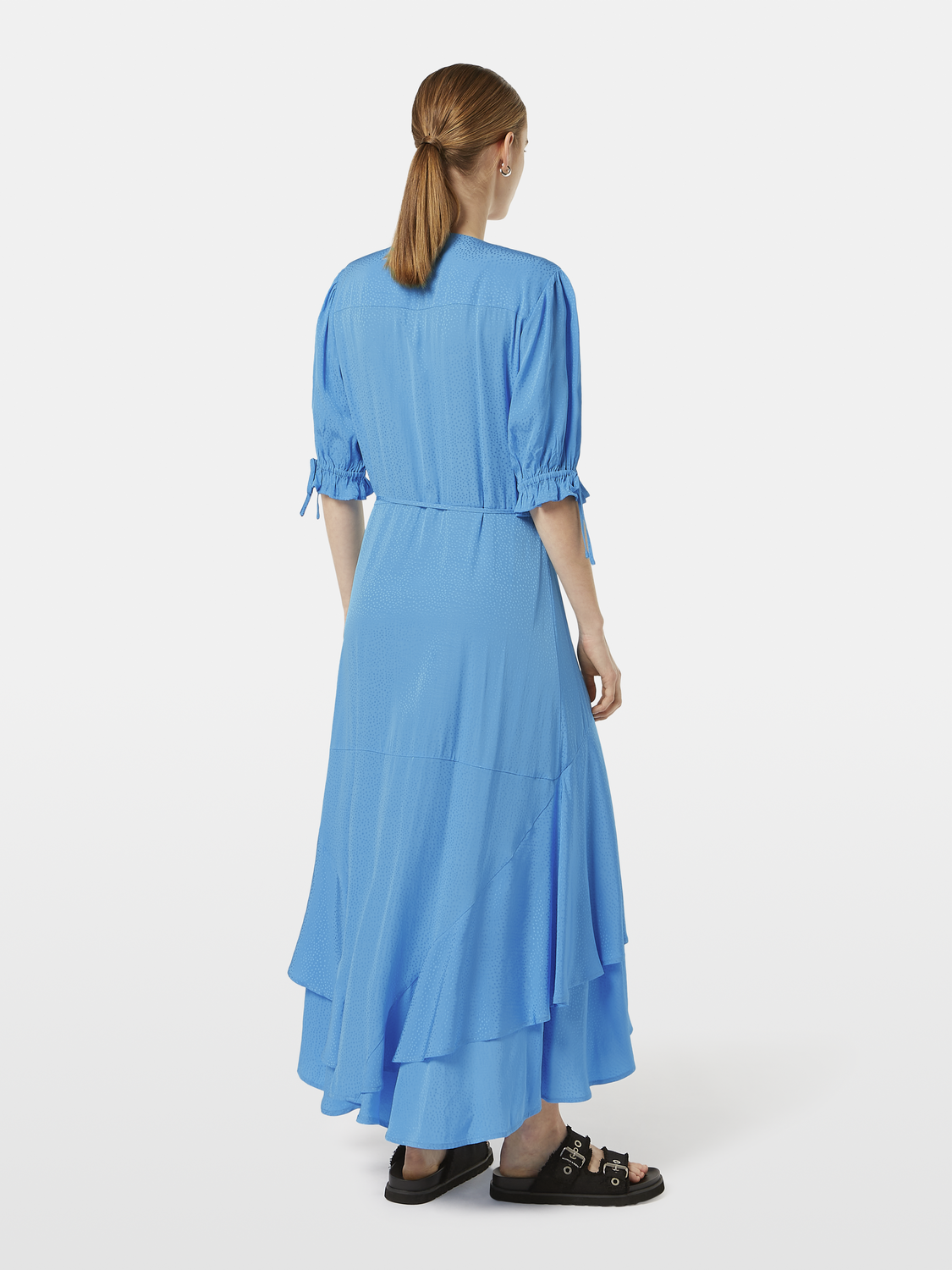 Scotch & Soda midi wrap dress in floral print, featuring long sleeves and a V-neck, displayed on a model.