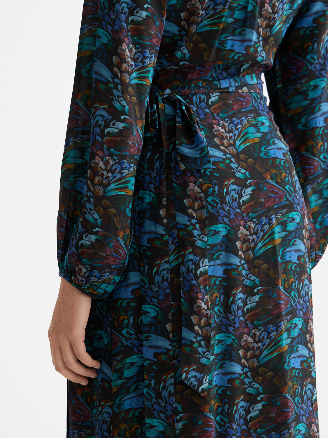 Scotch & Soda midi wrap dress with long sleeves and floral pattern, styled on a model for a chic, elegant look.