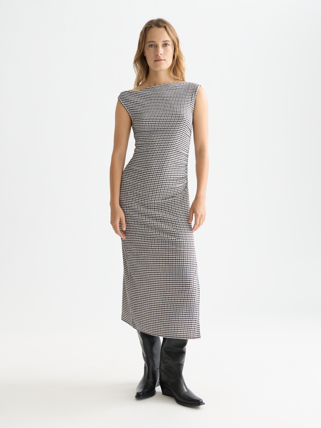 Scotch & Soda gingham midi dress with short sleeves and a fitted waist, stylish and perfect for casual or semi-formal wear.