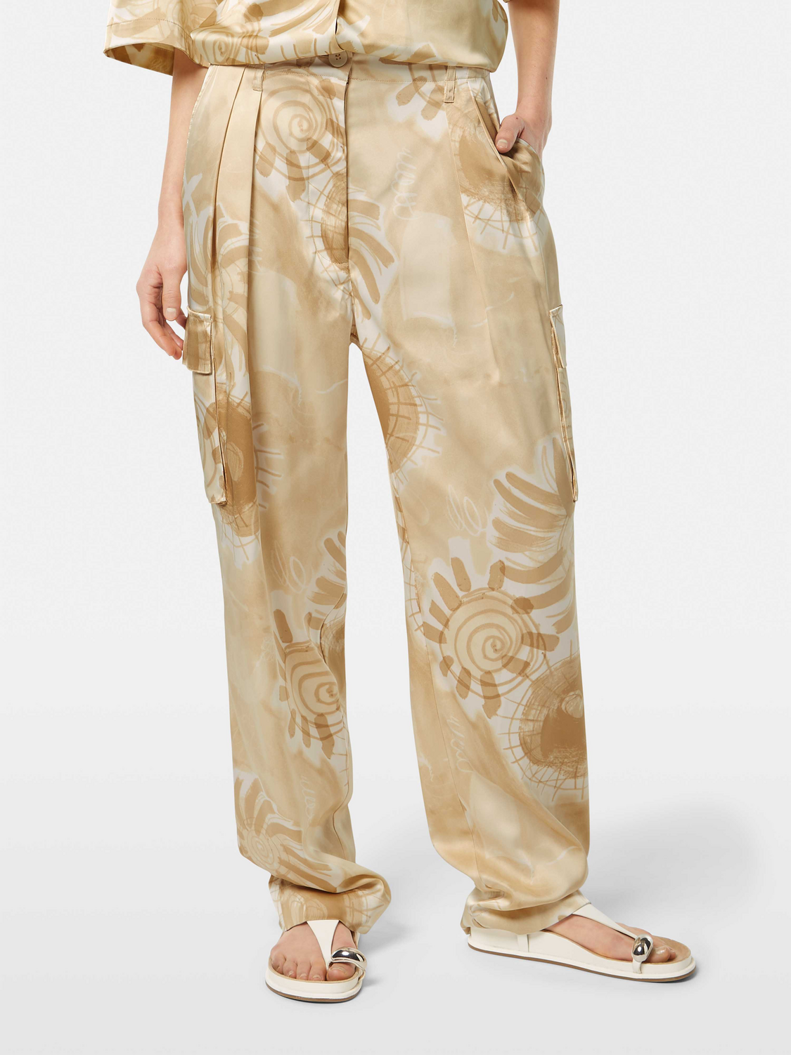 Faye tapered pants by Scotch & Soda, featuring a sleek fit and stylish design, shown in a neutral color on a model.