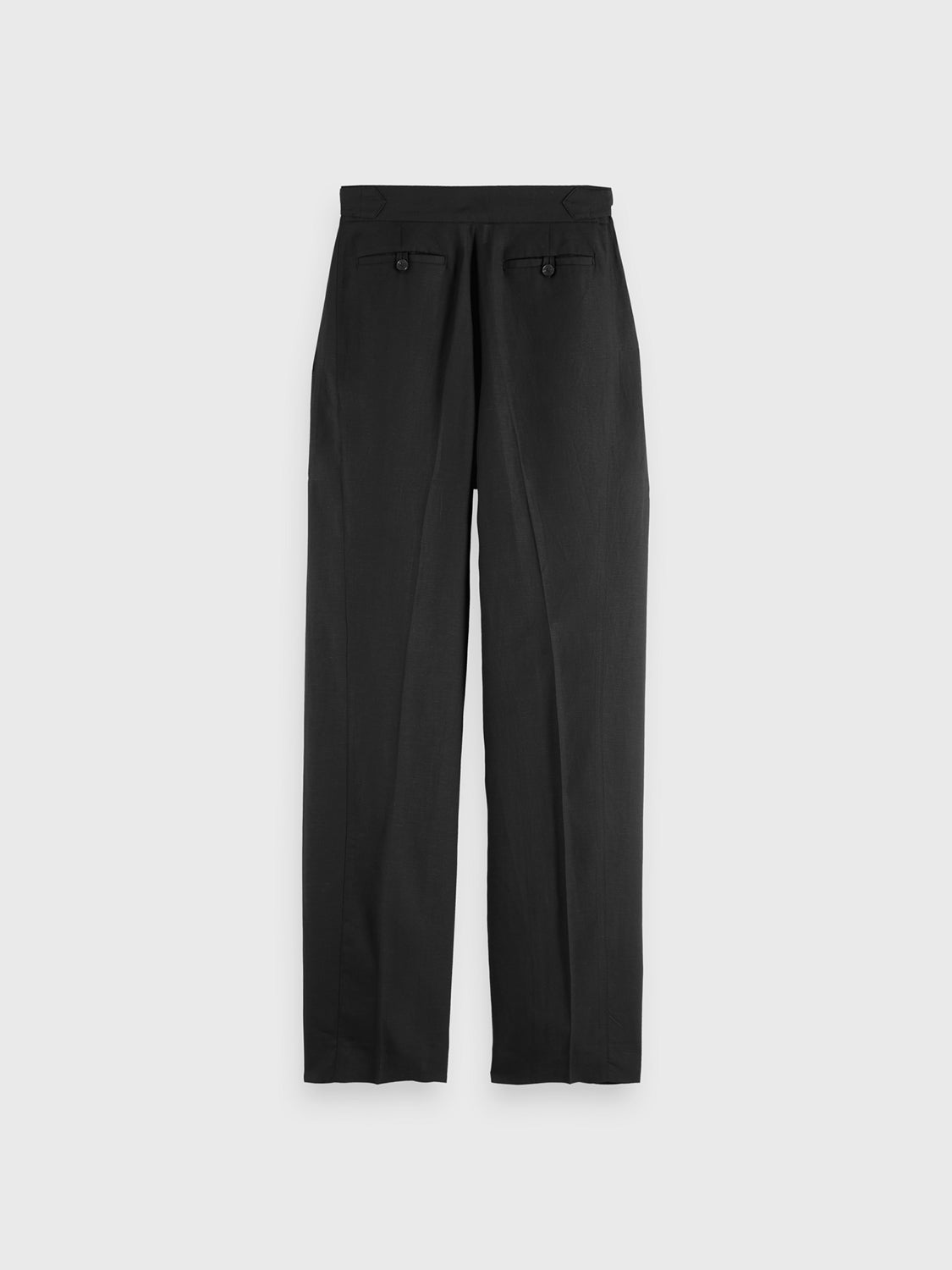 Black Scotch & Soda Quinn pleated pants with a tailored fit and pleated front, shown on a model against a neutral background.