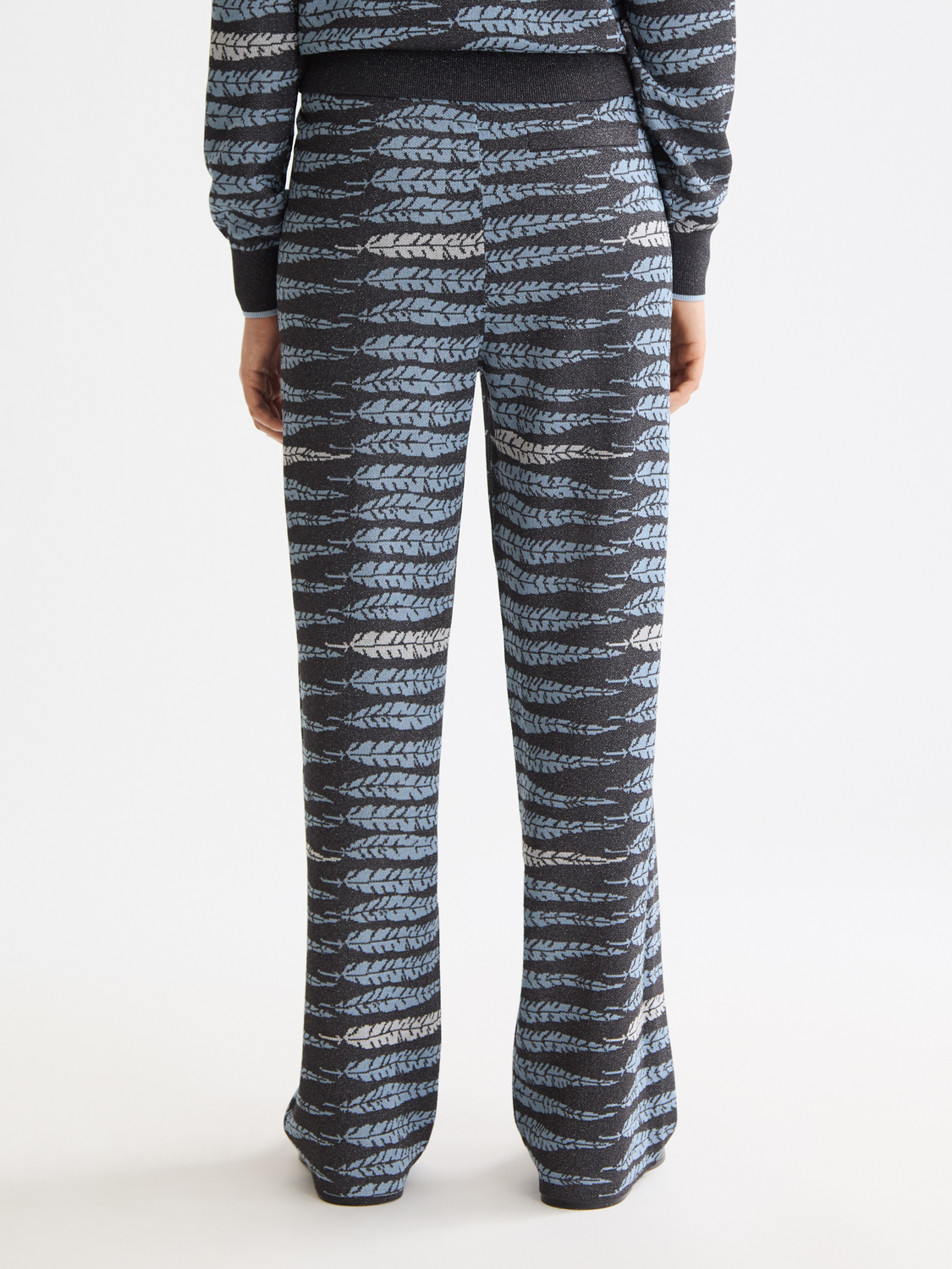 Scotch & Soda lurex jacquard sweatpants with a textured, shiny pattern and relaxed fit, back view showing detailed fabric design.