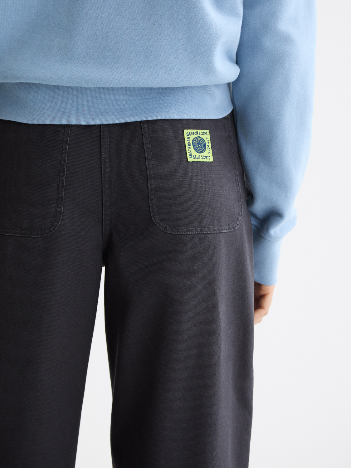 Scotch & Soda Raine wide-fit pants in neutral fabric, featuring a relaxed silhouette and classic waistband.