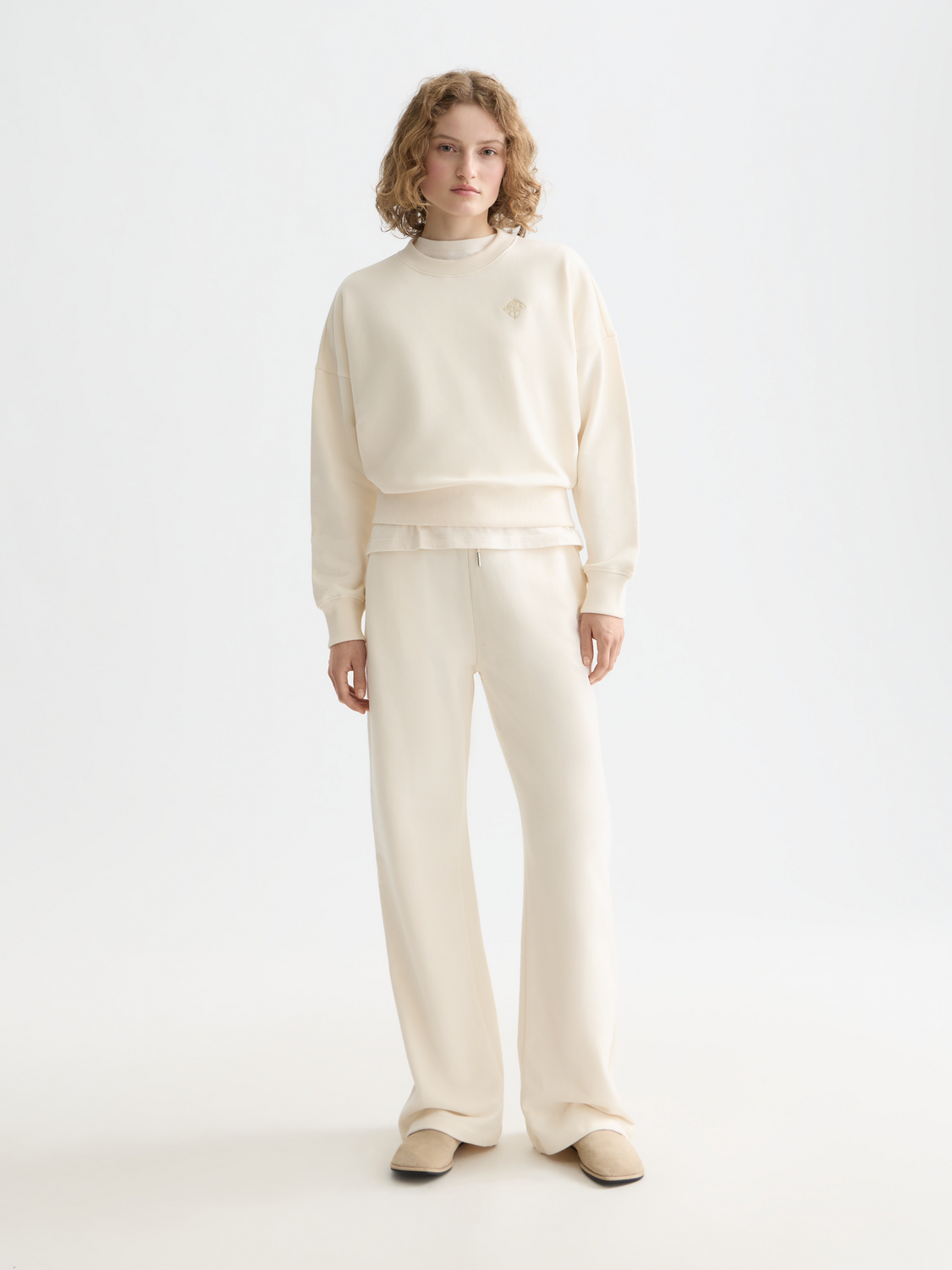 Wide leg sweatpants from Scotch & Soda with a relaxed fit and soft fabric, shown in a front view on a model.