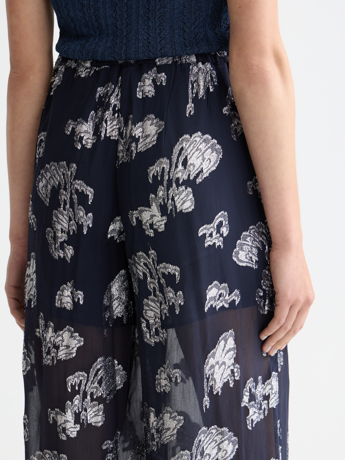 Eleni wide-fit pants by Scotch & Soda in a relaxed fit, featuring a versatile design with a comfortable waistband and wide legs.