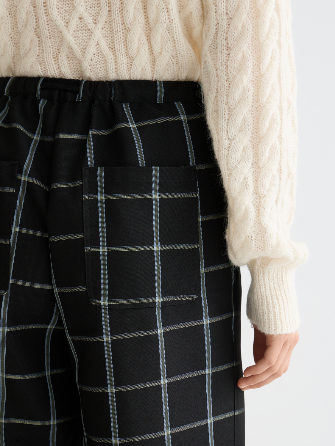 Scotch & Soda Ezra drawstring pants in neutral fabric, featuring relaxed fit, elastic waistband, and casual style.