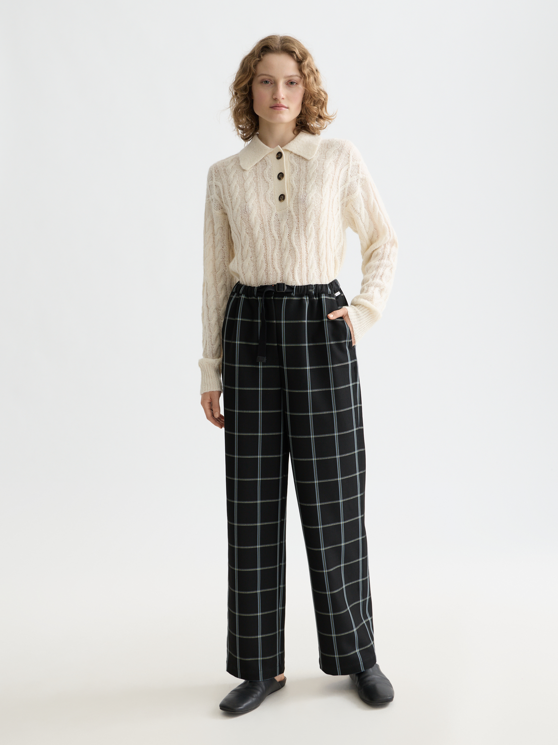 Scotch & Soda Ezra drawstring pants in dark fabric, featuring a relaxed fit, adjustable waistband, and casual style.