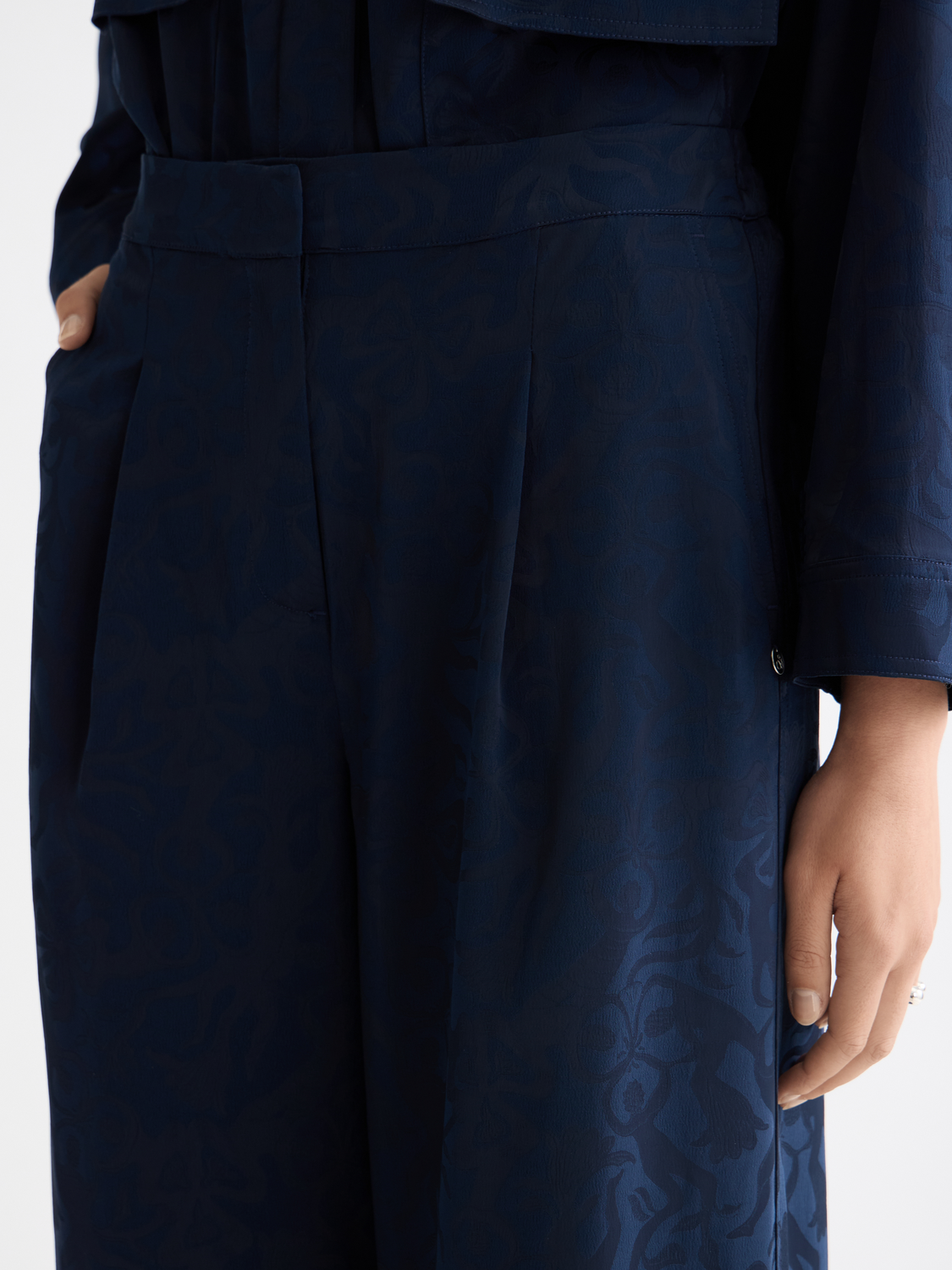 Wide-fit Eleni pants by Scotch & Soda featuring a relaxed fit and stylish design, shown in a natural fabric and color.