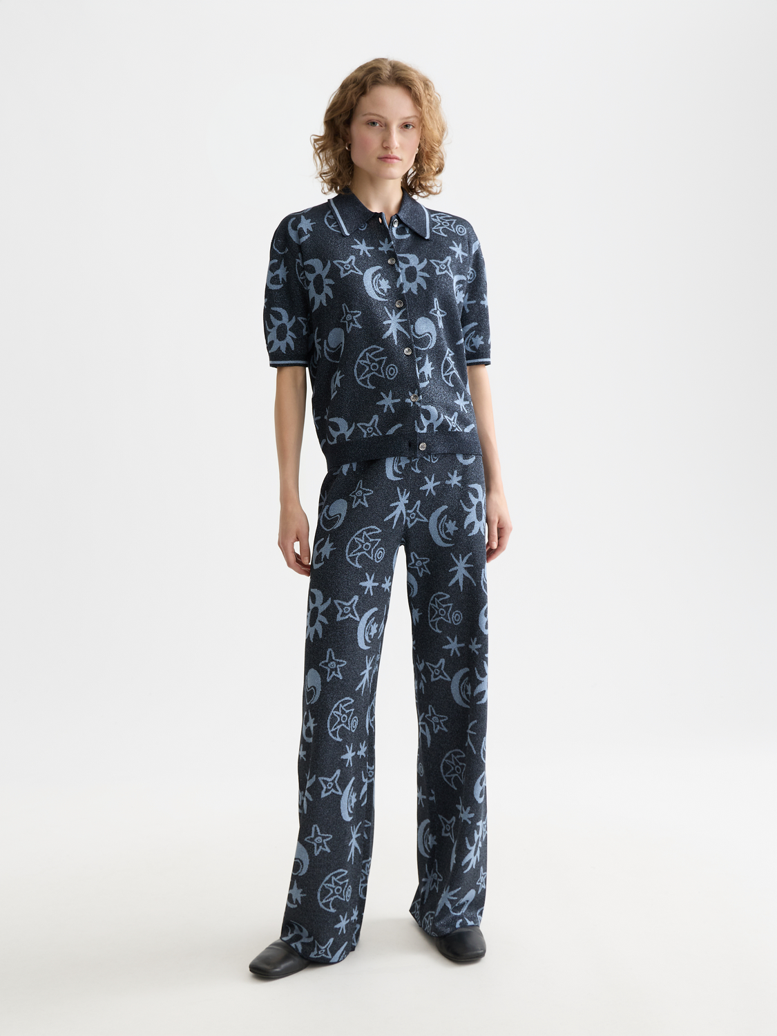 Jacquard knitted sweatpants by Scotch & Soda featuring a textured pattern and relaxed fit, shown in a neutral color.